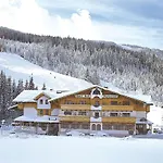 Hotel Alpenblick 3*